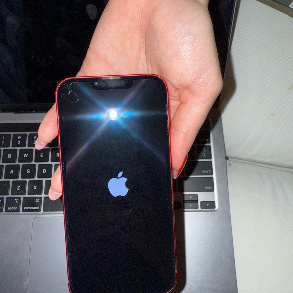 Apple iPhone - Red - Picture 3 of 11